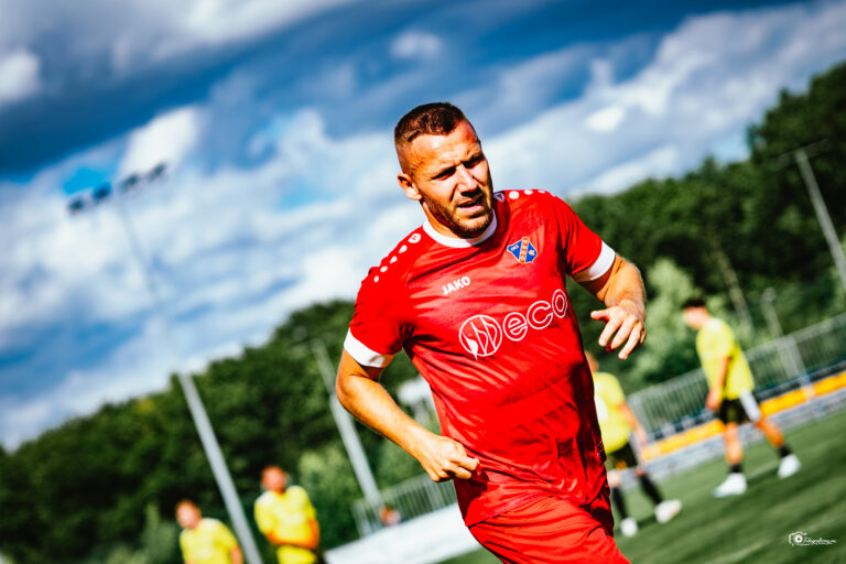 Lider tabeli wraca z tarczą! Odra II Opole triumfuje w Gogolinie
